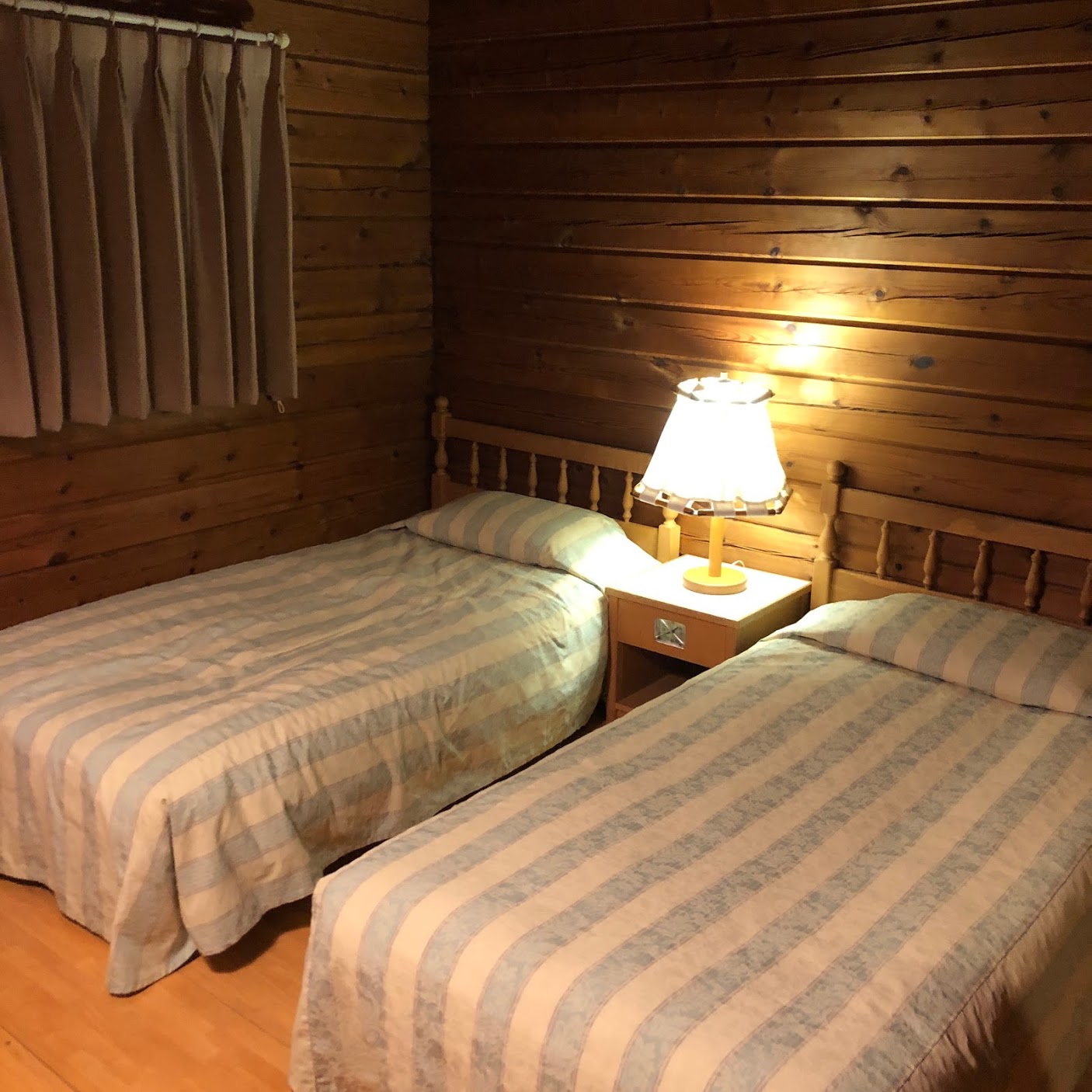 軽井沢プリンスホテル コテージの寝室を公開